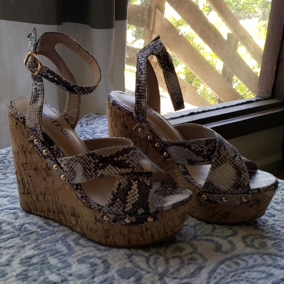 NWOT Snakeskin Wedge Heels - Picture 2 of 6